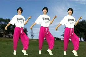 小学生最爱的《孤勇者》火爆了，32步舞是大妈的最爱，附教学