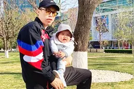 朱云峰晒儿子近照，小胖脸神似蜡笔小新，却被孟鹤堂调侃是胖子视频封面