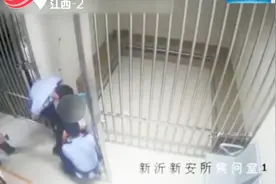 阻扰执法被传唤 派出所内 女子抱住民警做出不雅举动 咬住不松口