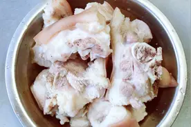 孕妇食谱之猪蹄紫菜汤，这样做香而不腻，营养又美味，媳妇说好吃视频封面