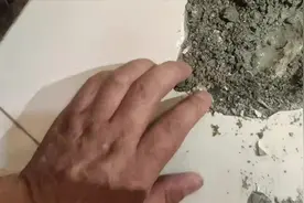 水管轻微渗水，也可以精准定位漏水点，敲开巴掌大点就找到漏水点视频封面