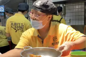 食堂阿姨亲妈式投喂学生 ，句句喊宝贝，米饭管饱