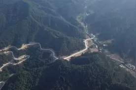 2018年05月14日  航拍十堰市张湾区柏林镇秦家坪村罗家庄视频封面