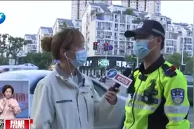 直击现场！骑车别做这些事，福州交警在金山大桥查处违规行为视频封面