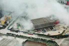 现场直击！云南昆明15栋高层建筑整体爆破一次拆除成功视频封面