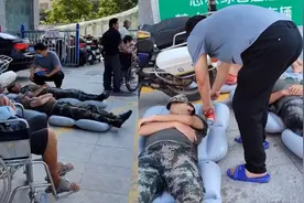 新乡抗洪战士席地而睡市民悄悄送水：周围很吵，他们一定很累视频封面