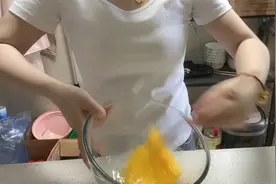 一碗小馄饨，再加俩鸡蛋，这么煮就是香