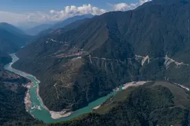 雅鲁藏布江大峡谷的植被分布视频封面