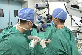 东莞一男子被猫抓裂眼球，严重感染视力只剩1米!｜DV现场