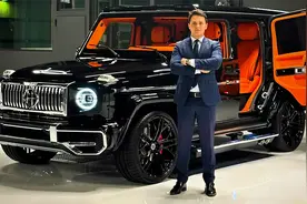 奔驰G63私人定制版，落地超过800万，劳斯莱斯同款对开门太帅了视频封面