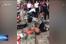 重庆女医生街头跪地连救3人 医者仁心感动网友视频封面