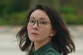 女人转身进入戏院，没想到是这个转身，竟让自己陷入万劫不复视频封面