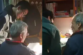 郑州一老教授夜访男寝教学生微积分，学生：学不会感觉对不起老师视频封面