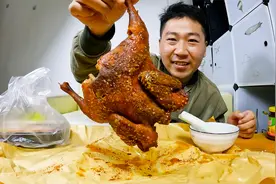 一只奥尔良烤鸡配上一份凉拌面，外卖小哥这几天跑的不错，加餐视频封面