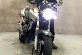 本田小黄蜂250街车，四缸引擎，舒适稳定，来听听电钻般的声浪！视频封面