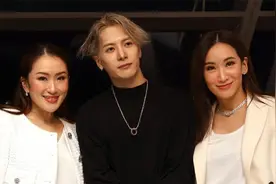 王嘉尔在泰国有多火？前总理女儿化身迷妹合影，还专门为其开酒店视频封面