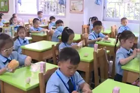 探访广州萌娃入学后第一顿早餐：严格按防疫要求分配视频封面