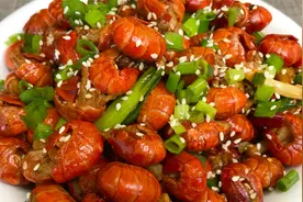 饭店的爆炒虾尾为什么那么好吃？原来是有诀窍的，学会你就是大厨视频封面