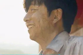 釜山行催泪片段，父亲和女儿以这种方式告别，留恋多少关爱和不舍视频封面