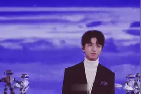 王俊凯《明日歌》，不仅歌唱得好听，还给我们听众带来更多的思考视频封面