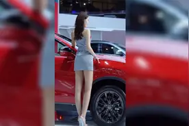 盘点抖音那些长腿网红美女，腿长到犯规！视频封面