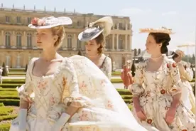 美轮美奂的贵族服饰！18世纪法国宫廷的洛可可之美，你心动了吗？视频封面