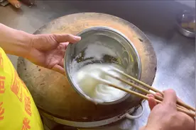 厨师长教你在家“手打鸡蛋清”的方法！注意事项和技巧都告诉你！视频封面