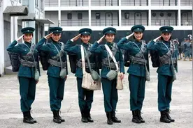 解密黄埔女兵故事：训练标准与男兵无异，军规严格律人！视频封面