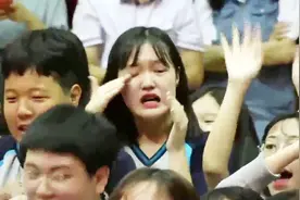 宋雨琦随团gidle突击学校，演唱最洗脑新曲！引来阵阵嘶吼声