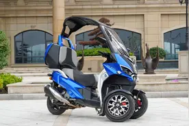 试驾体验 | 硬顶敞篷倒三轮摩托，ADIVA AD1呆子简单试驾体验视频封面