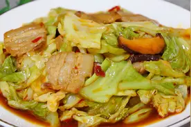 酒店的醋溜手撕包菜为啥那么好吃？有两步很重要，技巧都在这里