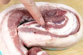 清洗猪肉有人用热水，有人用冷水，都不对，教你一招，干净还去腥