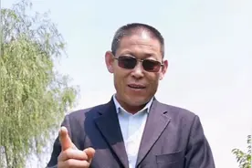 农民防治夏玉米的主要害虫二点委夜蛾，早防巧治是上策