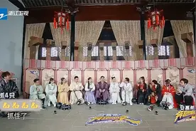 明星搞笑娱乐：杨颖按摩器搭积木太厉害了完成不可能完成任务视频封面