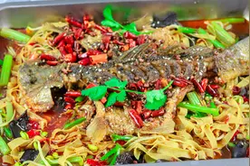 想吃烤鱼别去饭店了，做法配方都告诉你，家常口味比外面还好吃！