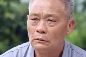 传奇故事：男子失踪多年，家人以为他死了还安葬了，他竟然回来了视频封面