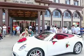 河北一富二代上亿资产，豪车娶空姐，下车还炫耀一下，太富有了视频封面