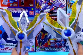 国产和万代的特利迦奥特曼变身器，最强盗版和正版哪个更好玩？视频封面