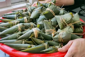 客家人最传统的粽子做法，正宗味美，一大锅粽出锅，我连吃五六个视频封面