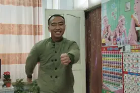 退伍老兵穿上军棉袄，做了两个训练动作，还是那么潇洒帅气