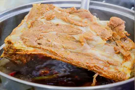 川菜师傅教你彩虹排骨，入口酥烂香而不腻，出锅那一刻我咽口水了