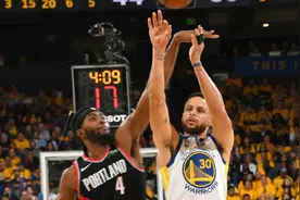 【历史经典】去年今天库里36+6+7！9记三分平个人季后赛三分纪录视频封面