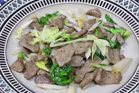 猪肝怎么做才好吃？火候是关键，教你做口感细嫩又香入味的炒猪肝