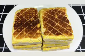 老式大饼干的家常做法，外酥里软，做法简单，小时候常吃的零食