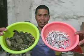 小池用两种名贵的食材煮海鲜粥，小孩吃营养好，每人一盆吃开心