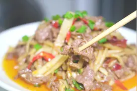 川菜厨子教你创新菜，仔姜牛肉，简单一步味道立刻升级，巴适惨了