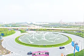 新手进出环岛不知道怎么打转向灯？看看老司机的经验总结视频封面