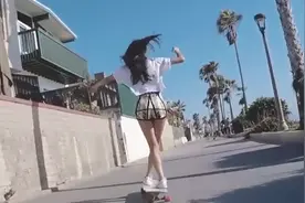 求问大神：有一首一直叫着“爸爸，爸爸，爸爸”的是什么歌？