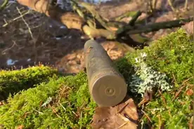 日常挖掘二战遗址找到炮弹壳，还有朽烂的步枪，有几十年历史了视频封面