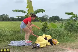 《恶搞喜剧16》看完不笑我吞手机，美女对着孙悟空嘴巴放屁！视频封面